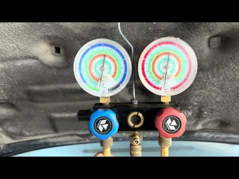 Видео: Заправка кондиционера на автомобиле Ford Focus 2