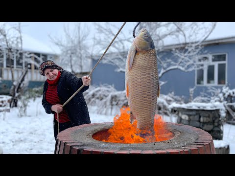 Видео: Способ Приготовления Гигантской Рыбы в Большом Тандыре! Гениальный Бабушкин Рецепт!