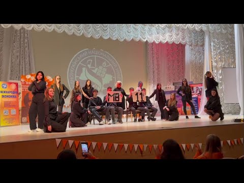 Видео: Вже студенти! | Група МВ-11 представили себе на сцені ЗУНУ!