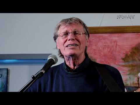 Видео: Песня про сову. Поёт Владимир Патов