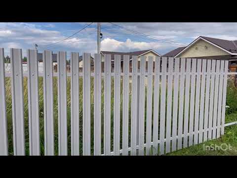 Видео: Прикручиваем металлический штакетник быстро и ровно.