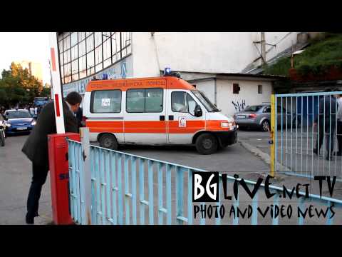 Видео: След мача Левски - Славия, Константин Баждеков откаран с линейка