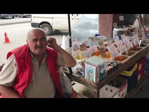 Видео: Резо с грузинского рынка в Кобулети про аджику, сванскую соль и другие грузинские специи