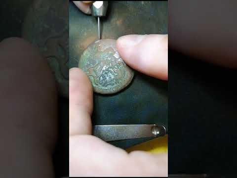Видео: мех чистка монет шабером.