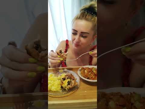 Видео: Мукбанг картошка 🥔 куриные ножки фаршированные грибами