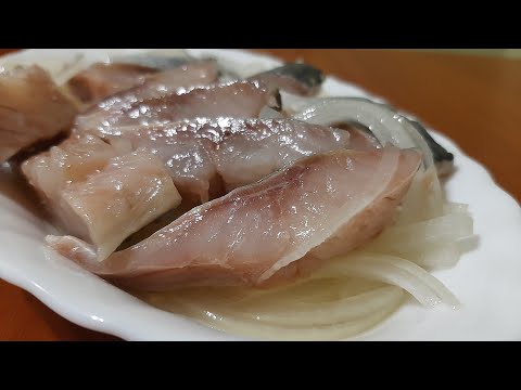 Видео: Как быстро засолить селедку. Селедка кусочками в масле. Вкусная рыба за 3 часа.