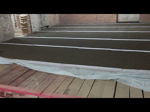 Видео: Стяжка по деревянным балкам. Шумоизоляция и "экологичность". Август 2024