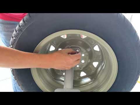 Видео: Запаска для прицепа! ПОКАЗЫВАЕМ как установить кронштейн запасного колеса.