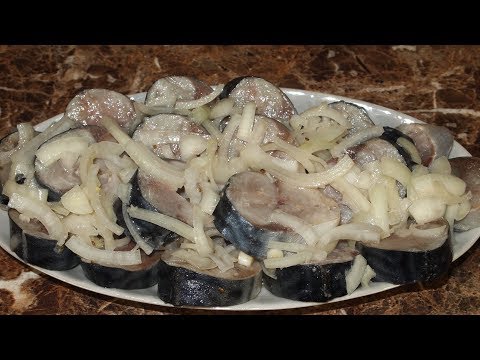 Видео: Маринованная СКУМБРИЯ с ЛУКОМ!