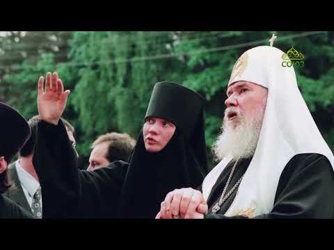 Видео: В Москве у гроба Святейшего Патриарха Алексия II были совершены Божественная Литургия и панихида