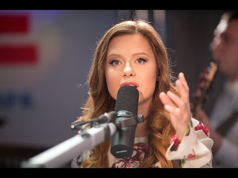 Видео: Юля Савичева - Если В Сердце Живет Любовь (LIVE @ Авторадио)