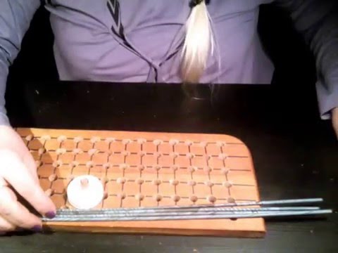 Видео: Приспособления в плетении из газеты