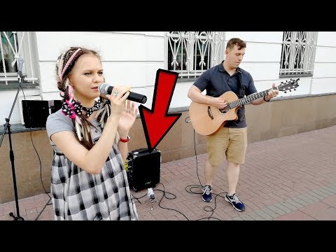 Видео: Уличный комбик на аккумуляторе FAV ST-803U (Обзор)