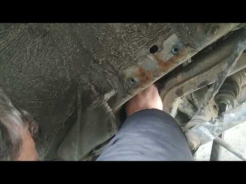 Видео: Замена трубки бензобака на Nissan x-trail t30