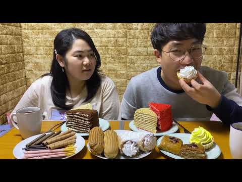 Видео: Сладкий мукбанг/ Кореец пробует наши тортики🍰🎂🧁
