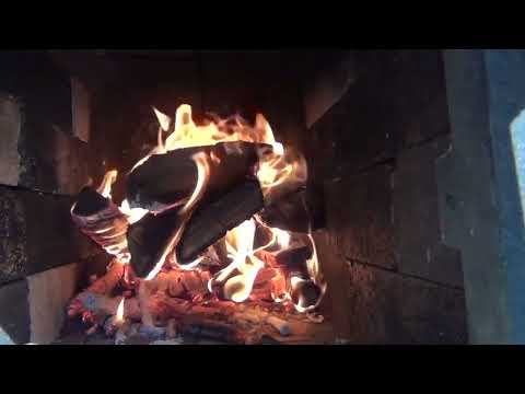 Видео: Простая топка для дровяной печи, которую можно разместить внутри печи из красного кирпича