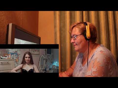 Видео: РЕАКЦИЯ МАМЫ НА [Elvira T & Sorta - Девочка на рейве]