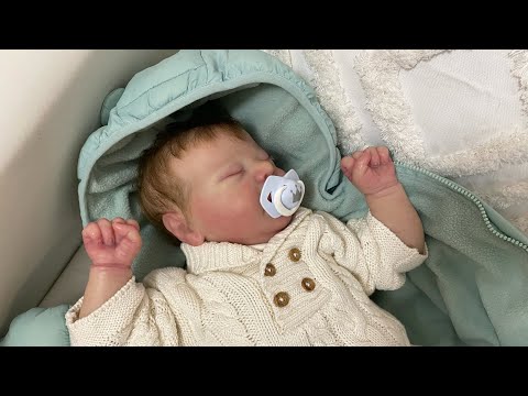 Видео: МЕГА ШОПИНГ С РЕБОРНОМ! ЕДЕМ В ТОРГОВЫЙ ЦЕНТР! #reborn #реборн #newborn #рекомендации