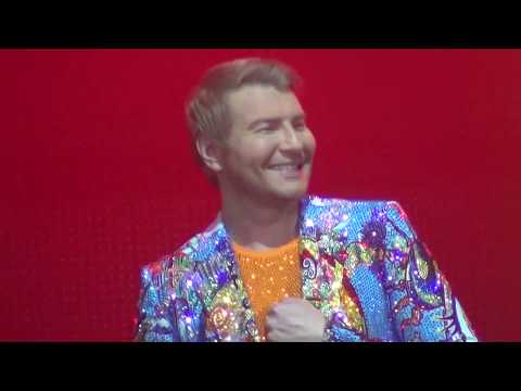 Видео: Николай Басков -  Натуральный блондин и Тебе одной (Каунас 2018-11-06)