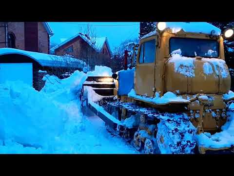 Видео: ... ДТ-75 - от  РАССВЕТА до ЗАКАТА🚜Закрываем снежный сезон❄️ТАНКИ В ГОРОДЕ🚜❄️💪