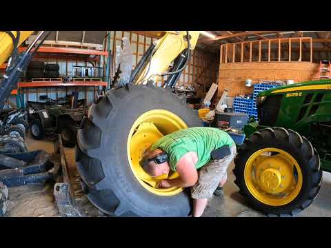 Видео: Выбивание колёс John Deere 5075E