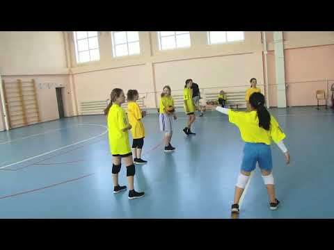 Видео: Волейбол 5 6 класс лицей Дарын 23 школа