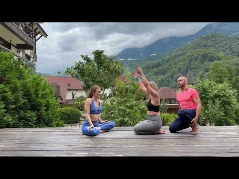 Видео: Собака мордой вниз: что делать с плечами