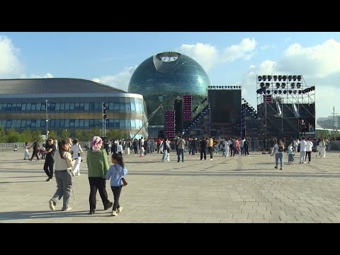 Видео: Праздничный концерт Open Air проходит в столице