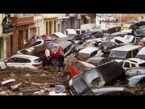 Видео: Испания: в наводнении погибли свыше 200 человек, множество пропавших без вести…