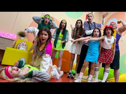 Видео: Нови тенисери VS бунтовни тинејџери 👑 Ко је најлепши у кампусу? | KiKiDo Campus Serbian