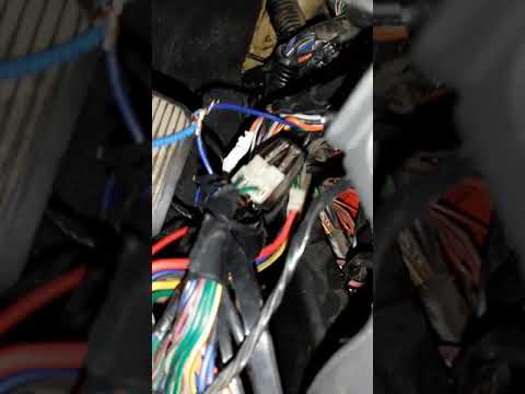 Видео: Вежливая подсветка в Приору подключение наглядно.
