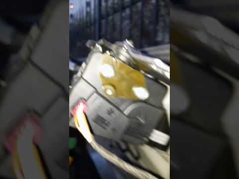 Видео: BMW E61, Е91. Аварийное открытие стекла багажника. В случаи поломки кнопки.