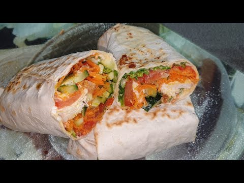 Видео: МЕГА ВКУСНАЯ и СОЧНАЯ ШАУРМА дома! Простой рецепт шавермы