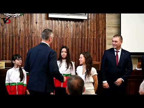Видео: Грациите на клуб „Виктория“ получиха наградата за Отбор на месец юли в Добрич