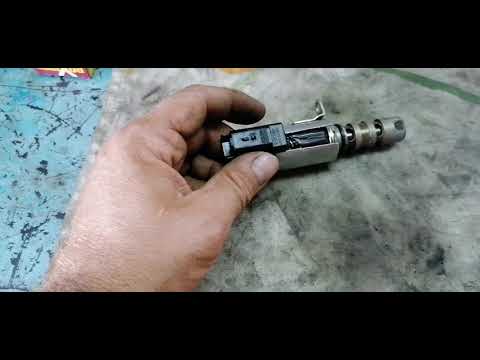 Видео: Чистка клапана  фазорегулятора Пежо 407.