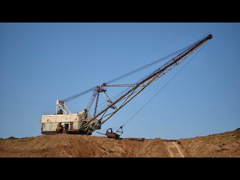 Видео: Шагающий экскаватор ЭШ-6/45, карьер Кобуска