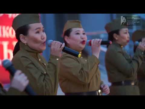 Видео: Майаҕа Кыайыы күнүгэр  бырааһынньыктааҕы кэнсиэр, вышканы сырдатыы, фейерверк.