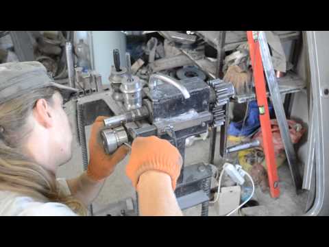 Видео: Работа с листовым металлом. Фрагмент лонжерона ГАЗ-21.