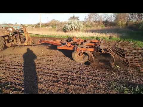 Видео: Подготовка почвы под посадку картофеля и фацелии тяжелым культиватором КПЭ 3,8А на Т-150