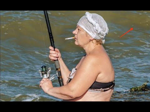 Видео: Девушки на рыбалке / Шок рыбалка / Приколы на рыбалке 2023 / Случаи на рыбалке