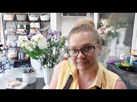 Видео: Работа флориста 👌Букет  на  2 000 👍Берегись психопатов😒Как сделать красивый бант👌спасибо ❤