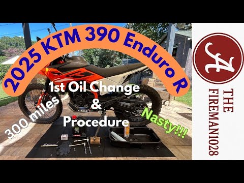 Видео: Замена масла в мотоцикле KTM 390 Enduro R 2025 года: не могу поверить, насколько грязно это было,...