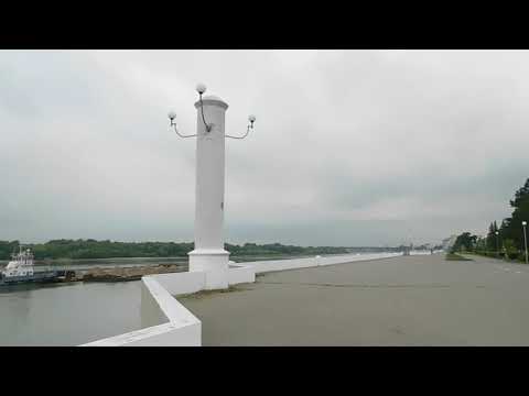 Видео: Набережная Иртыша: культурные омички, любители спорта и рыбалки