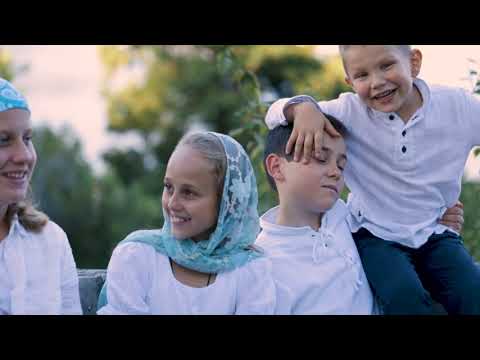 Видео: МУЧЕНИЦИ ПРЕВЛАЧКИ - хор манастира Богородице Тројеручице