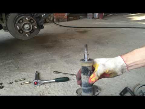 Видео: Замена передней стойки дэу матиз.