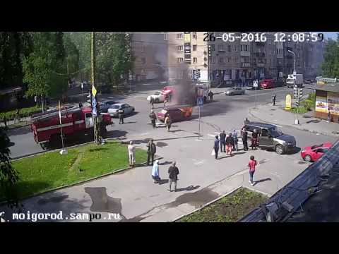 Видео: Огонь! Горит машина