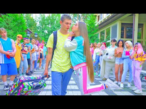 Видео: ПРОЩАЛНА ЦЕЛУВКА ОТ ДАЯНА 💔 Баскетболист напуска училище | Забавна задача в училище