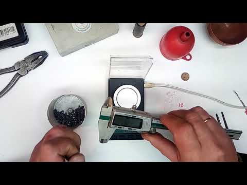 Видео: Разборка старого безимянного охотничьего патрона 16 калибра, дробь в патроне твёрдая