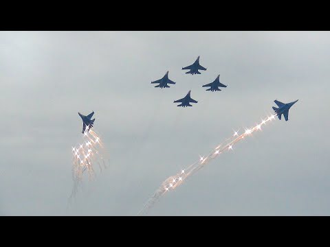 Видео: "Русские Витязи", высший пилотаж на Су-35с (Su-35s). Аэродром Кубинка, форум "Армия-2022".