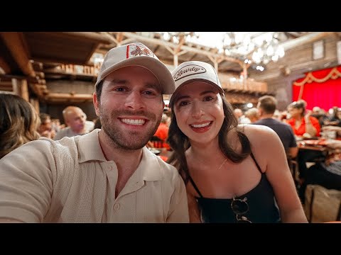 Видео: Невероятные толпы на выходных в Диснее и поход на главное шоу Disney Dinner Show